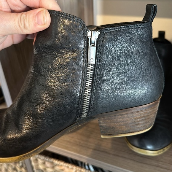 Elegant Black Leather Ankle Boots - Picture 2 of 10